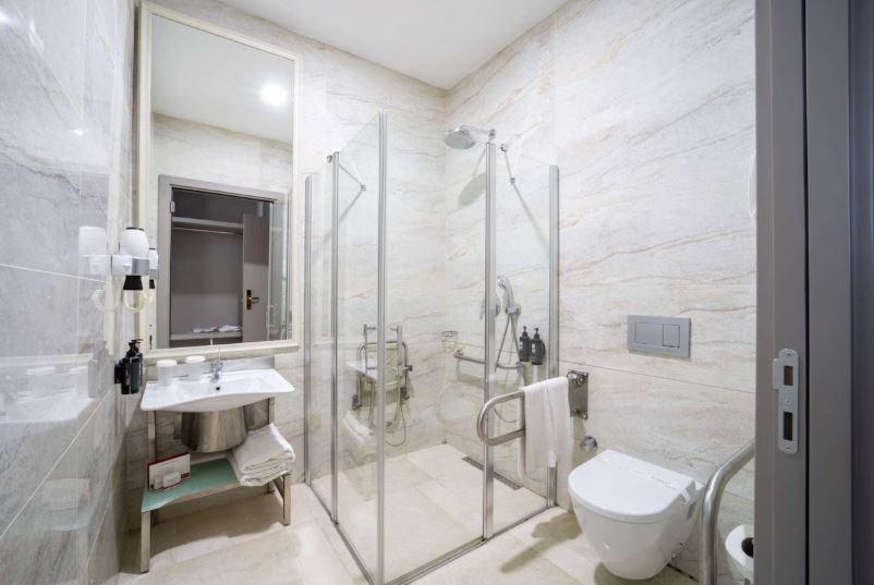 Ramada Plaza Ataköy — Banyo